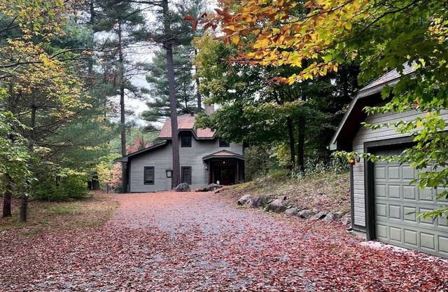 Lake Joe: Family Cottage + Cabin