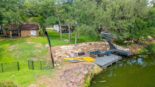 Lake LBJ Compound 2 Homes Side-by-Side Sleeps 25 Pool Hot Tub Great Fishing