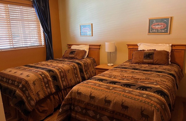 Lake living: newly renovated 2-bed/2 bath condo on Little St. Germain Lk w/WiFi