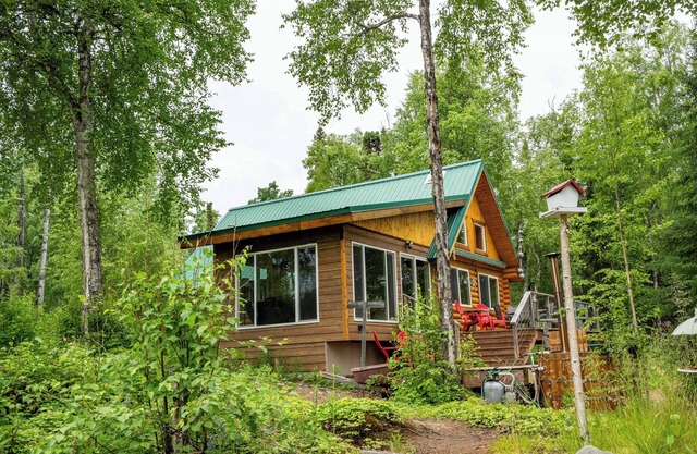Lake Log Cabin with Wood-fired Hot Tub