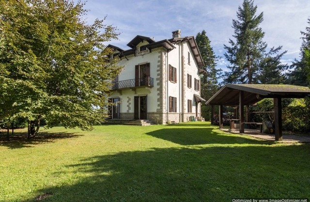 Lake Maggiore holiday rental, self catered rental Italian Lakes, Villa on Lake Maggiore for rent, holiday rental Italy