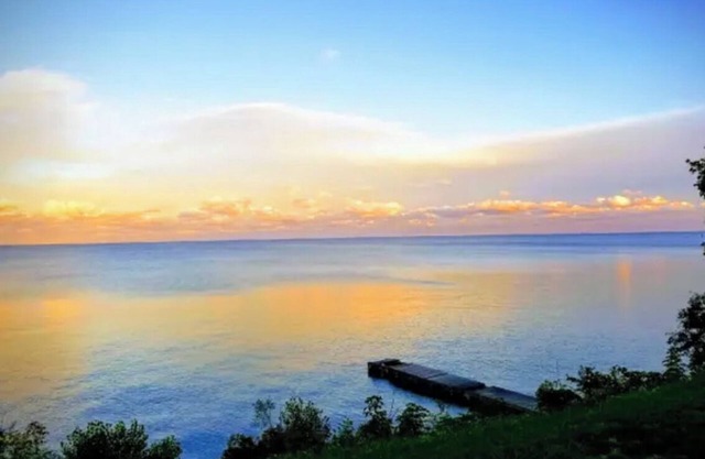 Lake Michigan Home with gorgeous views, great spot for family or golf retreat