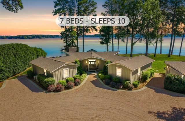 Lake Norman Playaway - Beach, Hot Tub & Optional Boat Rental