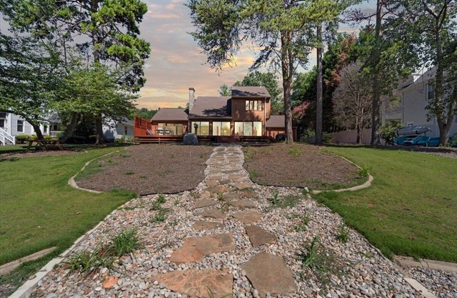 LAKE NORMAN WATERFRONT RETREAT-PRIVATE DOCK KAYAKS GAMEROOM FIREPIT AND MORE!