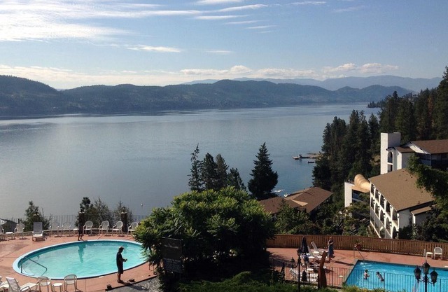 Lake Okanagan Resort, 1 bedroom condo, lake front, steps to beach.