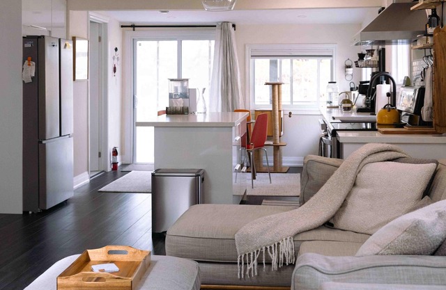 Lake Simcoe Retreat: Steps from the Water