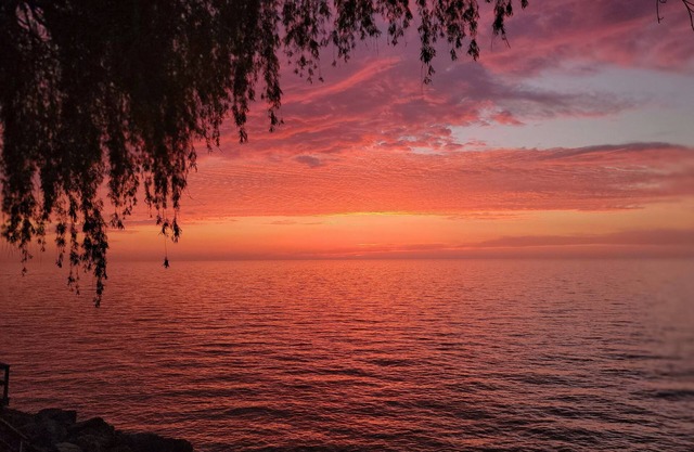 Lake veiw cozy cottage! Great stop before Niagara Falls