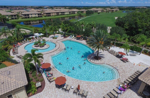 Lake view 3/2 villa in the gated community of River Strand/Heritage Harbour - This Putt's For You