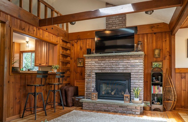Lake view cottage between Big Boulder & Jack Frost. Linens included
