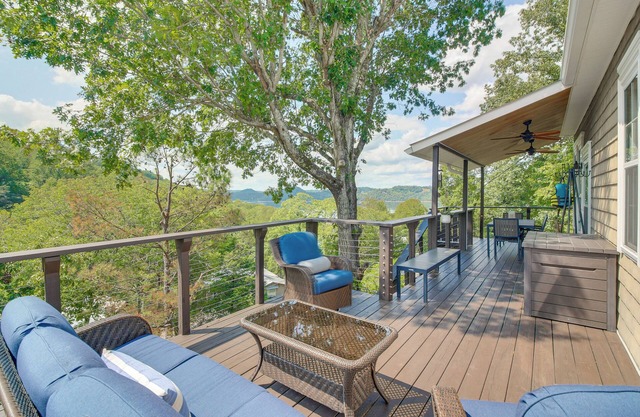 Lake View Home in Silver Point: Walk to Marina