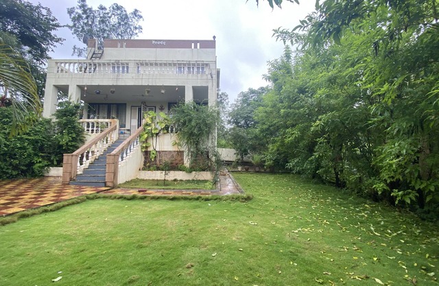 Lake view Manor