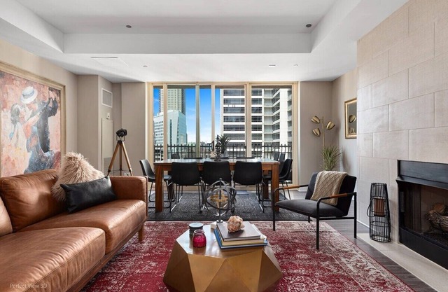 Lake View Penthouse: Top Amenities, Unit Laundry