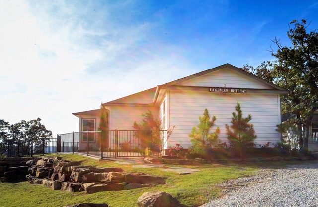 Lake View Retreat at CrossTimbers Marina