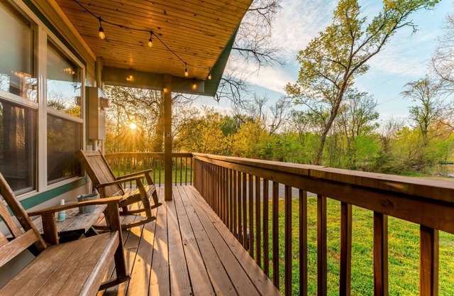 Lake View! w/Hot Tub. Pool, Park, & Playground. Disc Golf. Trails. Fireplace!