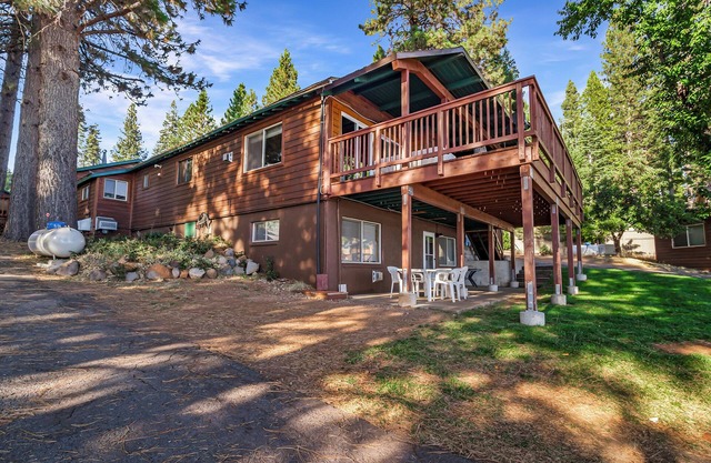 Lake Views at Lake Almanor 11: Lakeside Resort