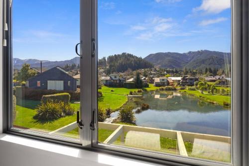 * LAKE VILLA 458 *