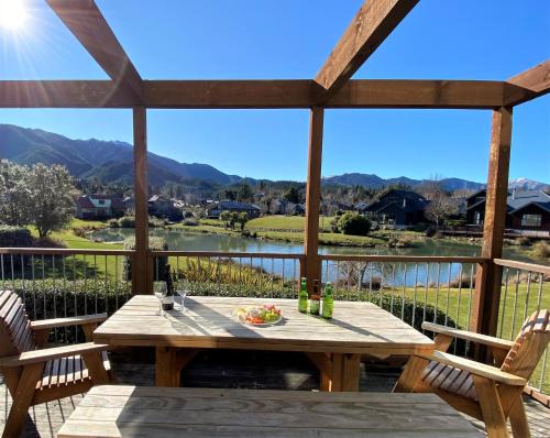 * LAKE VILLA 459 *
