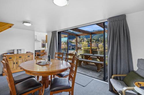 * LAKE VILLA 465 *