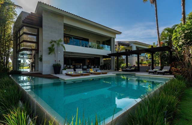 Lake Villa In El Tigre Golf Club Near The Beach