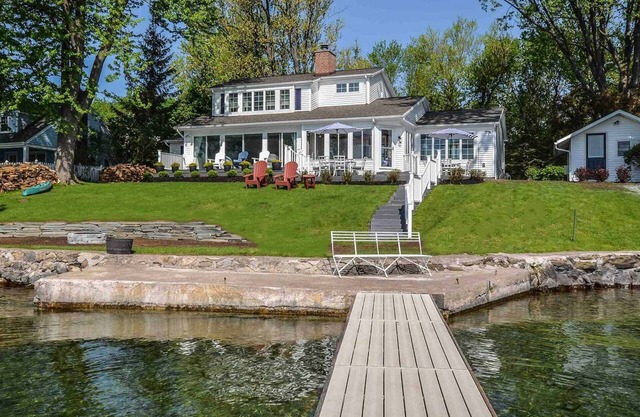 Lake Vista: Lakeside Luxury