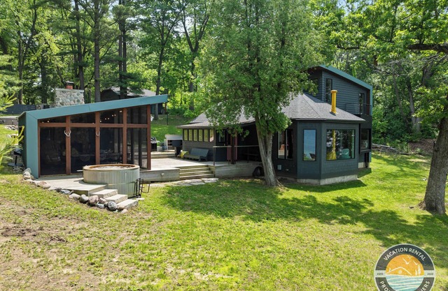 Lake Wandawega 4-Bed Retreat with Hot Tub