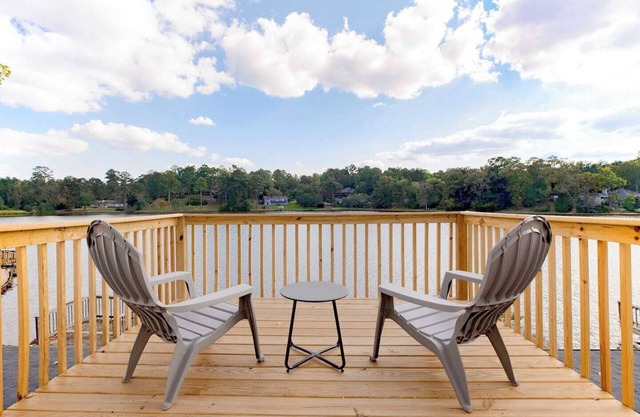 Lakefront 3BR | RAFB | Pet Friendly
