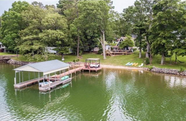 Lakefront A-Frame: Hot Tub, Fire Pit, Beach & Boat! See our reviews!
