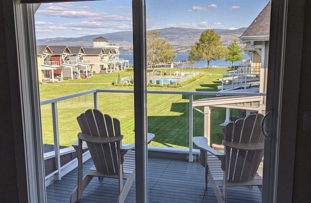 Lakefront Boucherie Beach Resort Cottage
