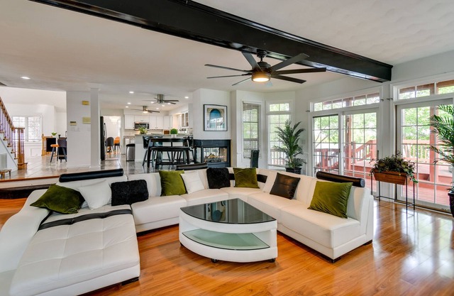 Lakefront Chesapeake Retreat w/ Hot Tub!