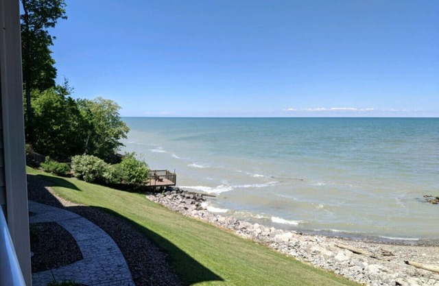 Lakefront Condo, Pool, Beach, Wineries, SPIRE