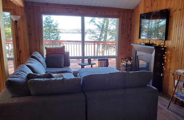 Lakefront Cottage on Scenic Haliburton Lake - A Perfect Getaway!