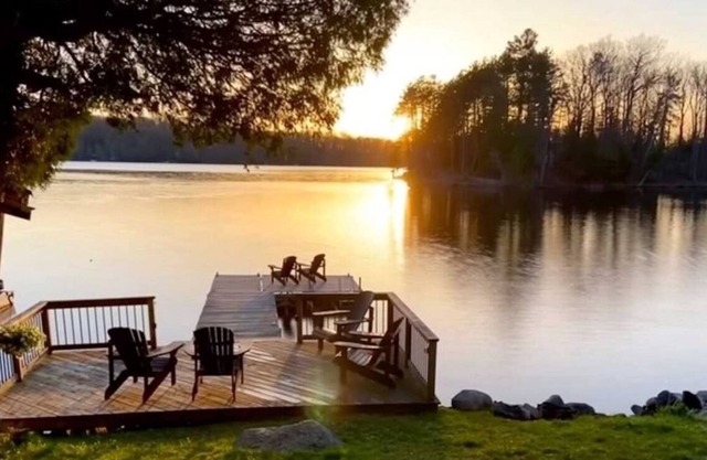 **Lakefront Cottage**