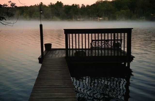 Lakefront Cottage On Quiet Lake, Private Dock, Private Beach Area, Boat Use