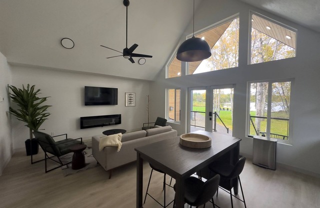 Lakefront Cottage with Sauna- #6 Lake Trout