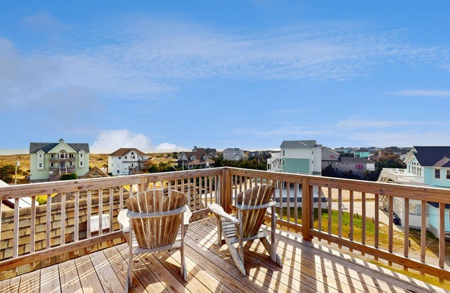 Lakefront dog-friendly home w/private hot tub, fireplace, outdoor pool & tennis