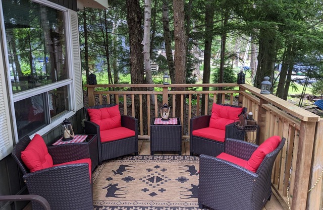 Lakefront Family Cottage on Lake Rosseau 1900 sq.ft.