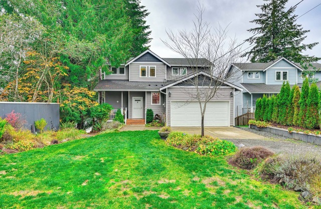 Lakefront Gem w/Deck & Grill in Shelton