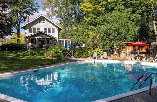 Lakefront Getaway w/Private Nordic Spa + Hot tub