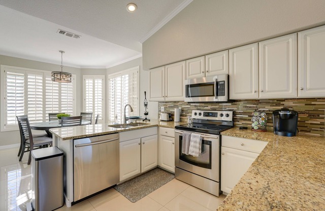 Lakefront Glendale Home w/Private Pool & Dock