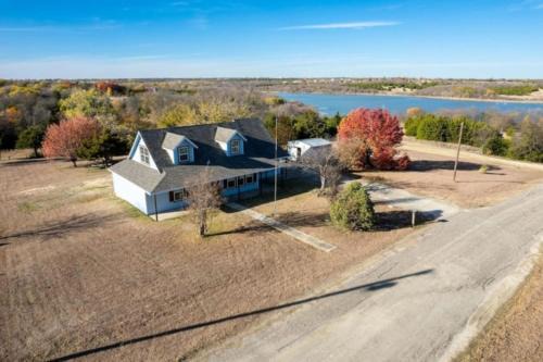 Lakefront Home w Lake Views, Pond Access