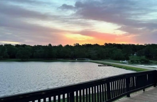 LAKEFRONT HOME WITH AN AMAZING LAKESIDE DECK ONLY 1 HOUR FROM COLLEGE STATION.