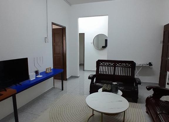 Lakefront Homestay
