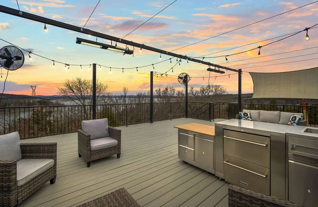 LakeFront+IndoorPool+HotTub+Rooftop Deck+FirePit