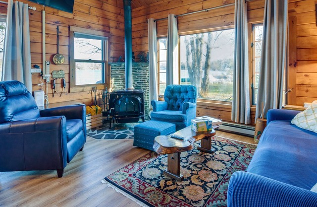 Lakefront Lakewood Log Cabin w/ Deck & Grill!