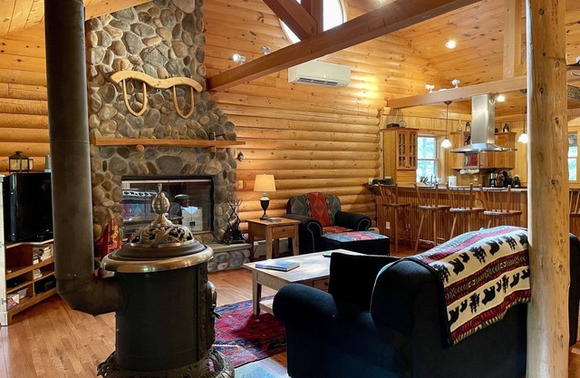 Lakefront Lodge - kayaks, row boats & paddle boards