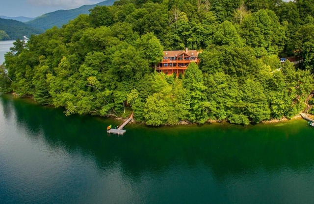 Lakefront lodge--stunning views, private dock, kayaks, fire pit, pet friendly