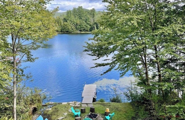 Lakefront Log Home in White Mountains! Dog-Friendly!