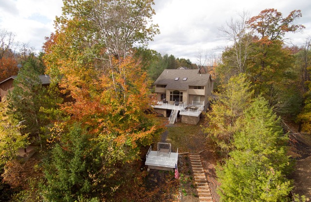 Lakefront Luxe: Kayak & SUP From Private Dock, Pong & Air Hockey, Near Hudson