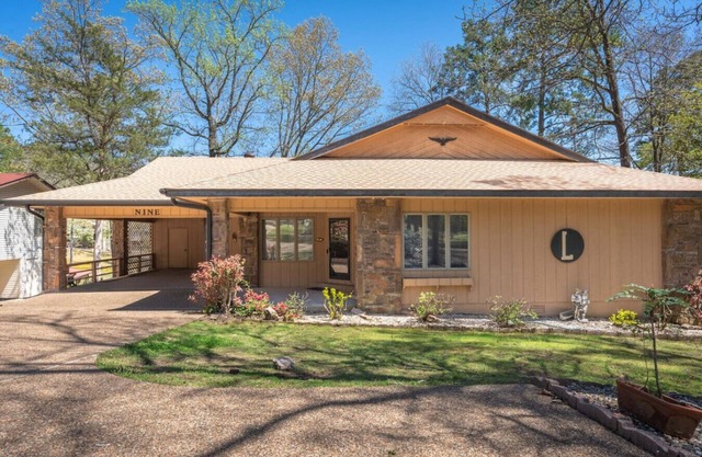 Lakefront Paradise w/Hot Tub, Decked Out on Desoto