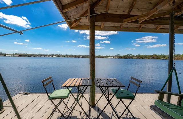 Lakefront Private Oasis - Hot tub- Dock -Sunsets- up to 16 guests